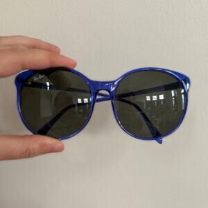 Vintage Ray Ban Vibrant Blue Round Eye Sunglasses with Case